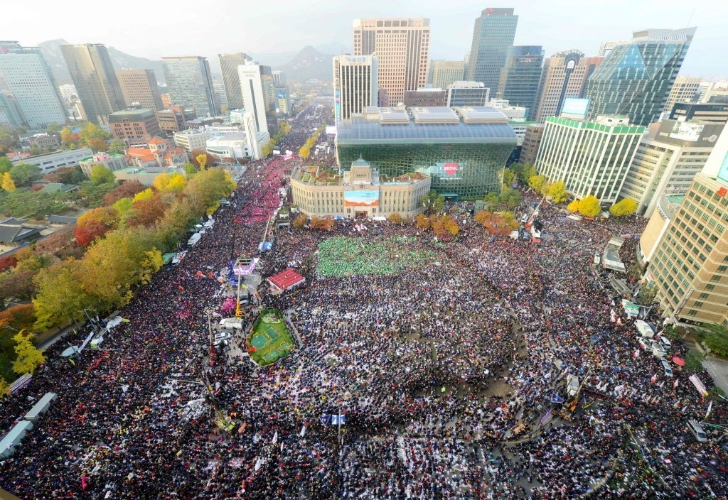 Multidão pede saída de Park Geun-Hye