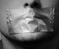 Mordaça para as igrejas? PL da homofobia avança no Senado