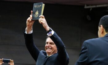 O perigoso flerte da Igreja brasileira com Bolsonaro!